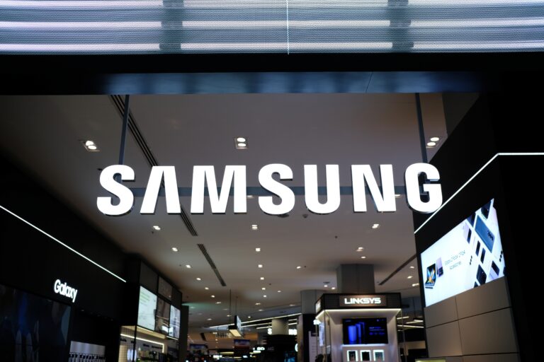 Samsung electronics store with sign.